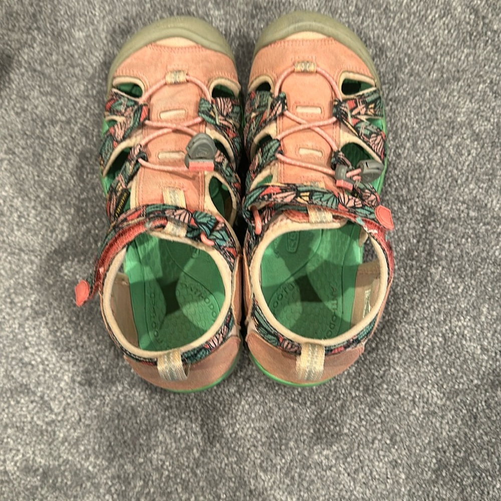 Girls size 3 Keen sport sandals